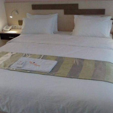 The Arizon At Malioboro Hotel Джокякарта Екстериор снимка