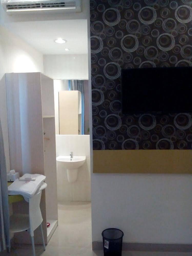 The Arizon At Malioboro Hotel Джокякарта Екстериор снимка